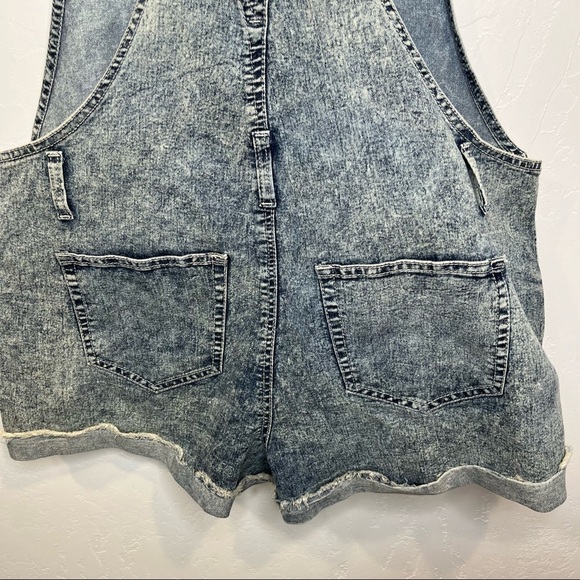 Acid Wash Rolled Jean Denim Bib Short Overalls Size XL - Picture 6 of 7